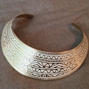 👼🏼Geometric white & gold solid choker👑